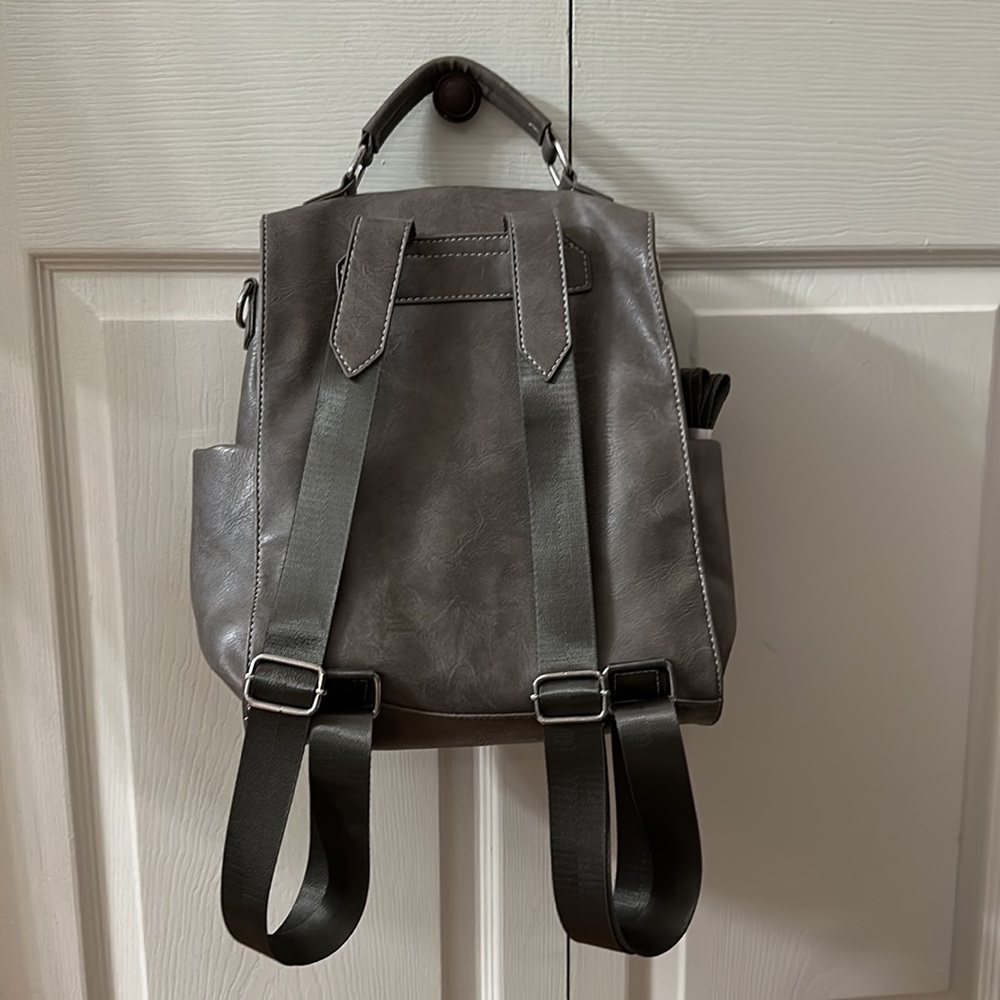 Modern+chic mini backpack - Picture 2 of 4